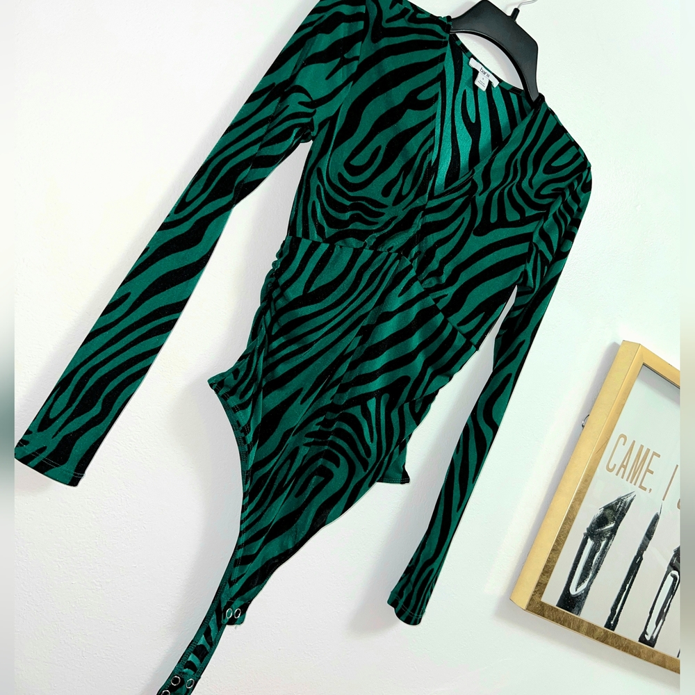 Bar III Green & Black Zebra Print Top Size S